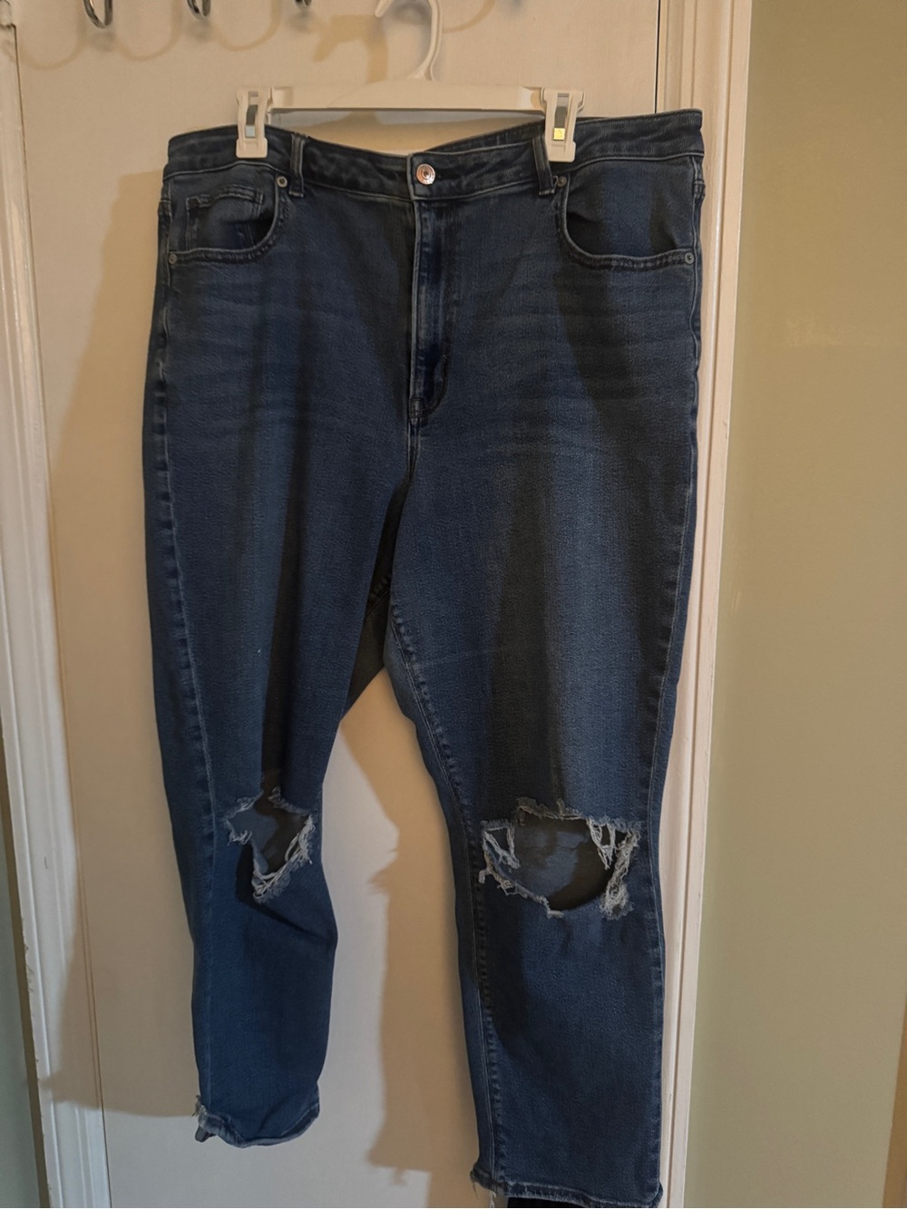American Eagle Dark Wash Distressed Knee Jeans
